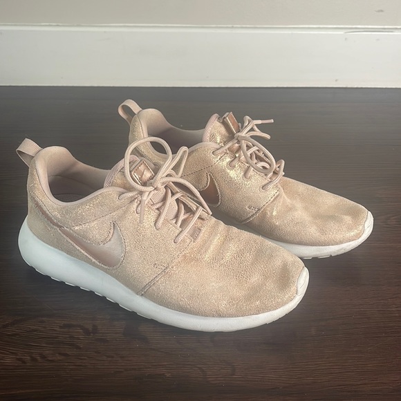 Nike Premium Women’s Shoe - Rose Gold - Picture 2 of 12